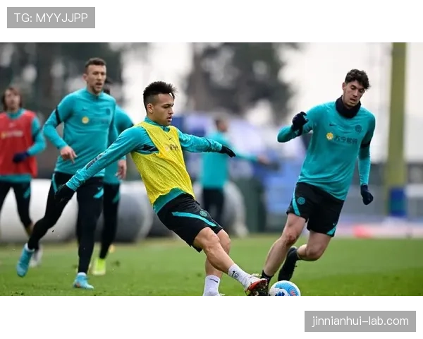 因扎吉关键战高效终结背后的跑位逻辑：如何撕开防线成为进攻核心